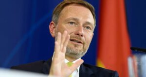 <strong>German finance minister urges EU to rein in public spending</strong>