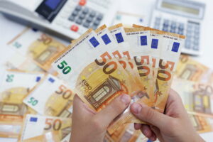 <strong>Euro falls to parity with US dollar for first time in two decades</strong>
