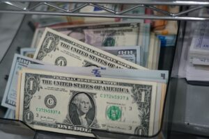 <strong>Strong dollar forecast to wipe 10 billion USD off US company earnings in Q3</strong>
