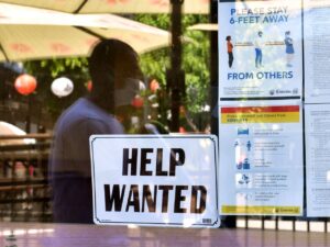 <strong>The trading week ended with data showing that U.S. nonfarm payrolls increased with another solid 263,000 in September after a 315,000 gain in August</strong>