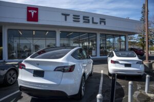 <strong>Tesla to Build New Shanghai Factory for Megapack Battery</strong>