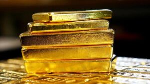 <strong>Gold Holds at Three-Week Highs Amidst Rate Hike Uncertainty, Copper Weakened by Economic Concerns</strong>