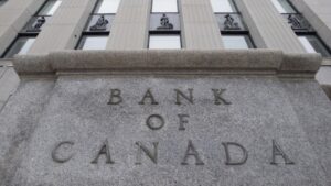 <strong>Canada's Second-Quarter GDP Slowdown May Halt Further Rate Hikes</strong>