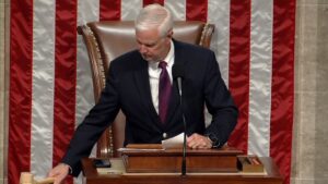 <strong>US lawmakers pass short-term deal to avoid government shutdown</strong>