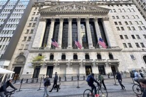<strong>2024 Macroeconomic outlook: central banks look for “just right” on rates</strong>

&nbsp;