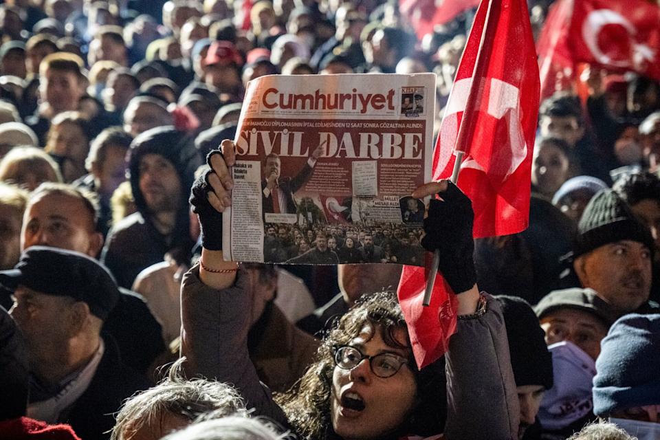 Turkey Moves to Contain Market Turmoil Amid Political Unrest