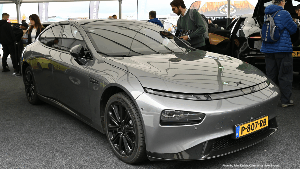 Chinese Carmakers Shift Gears in Europe – From EVs to Combustion Engines