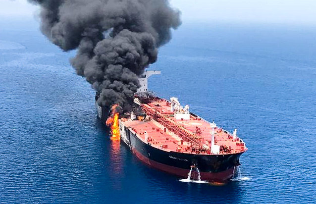 Strait of Hormuz on the Edge: Oil Tankers Flee as U.S. Strikes Escalate Conflict.