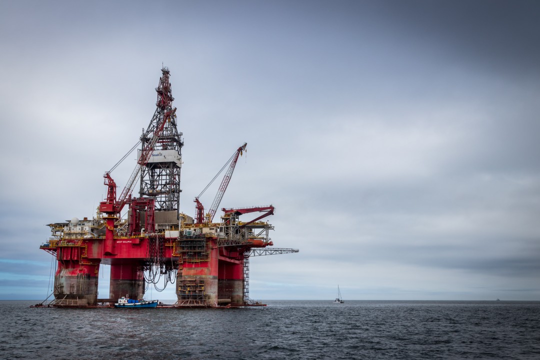 Saudi Oil Rigs Slump to Lowest in 20 Years, Outpaced by Gas.