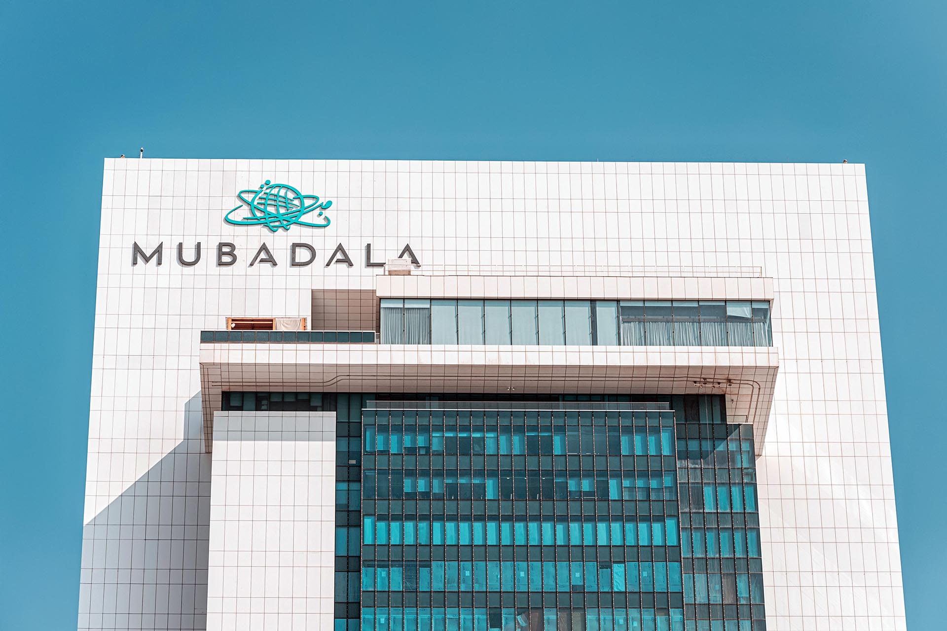 Mubadala Sells Down Stake in UAE Carrier Du for USD 858 mn