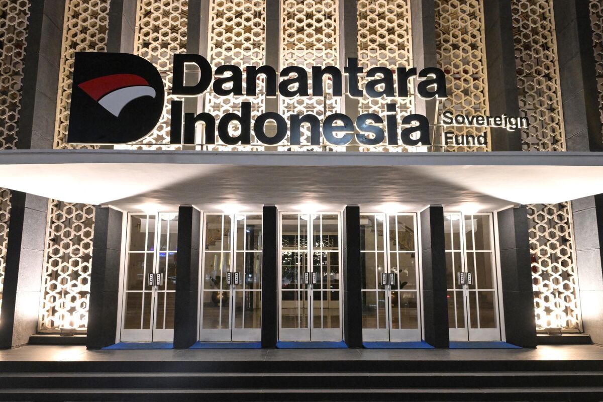 Danantara said to lodge USD 1 Bn offer for land at Mecca site.