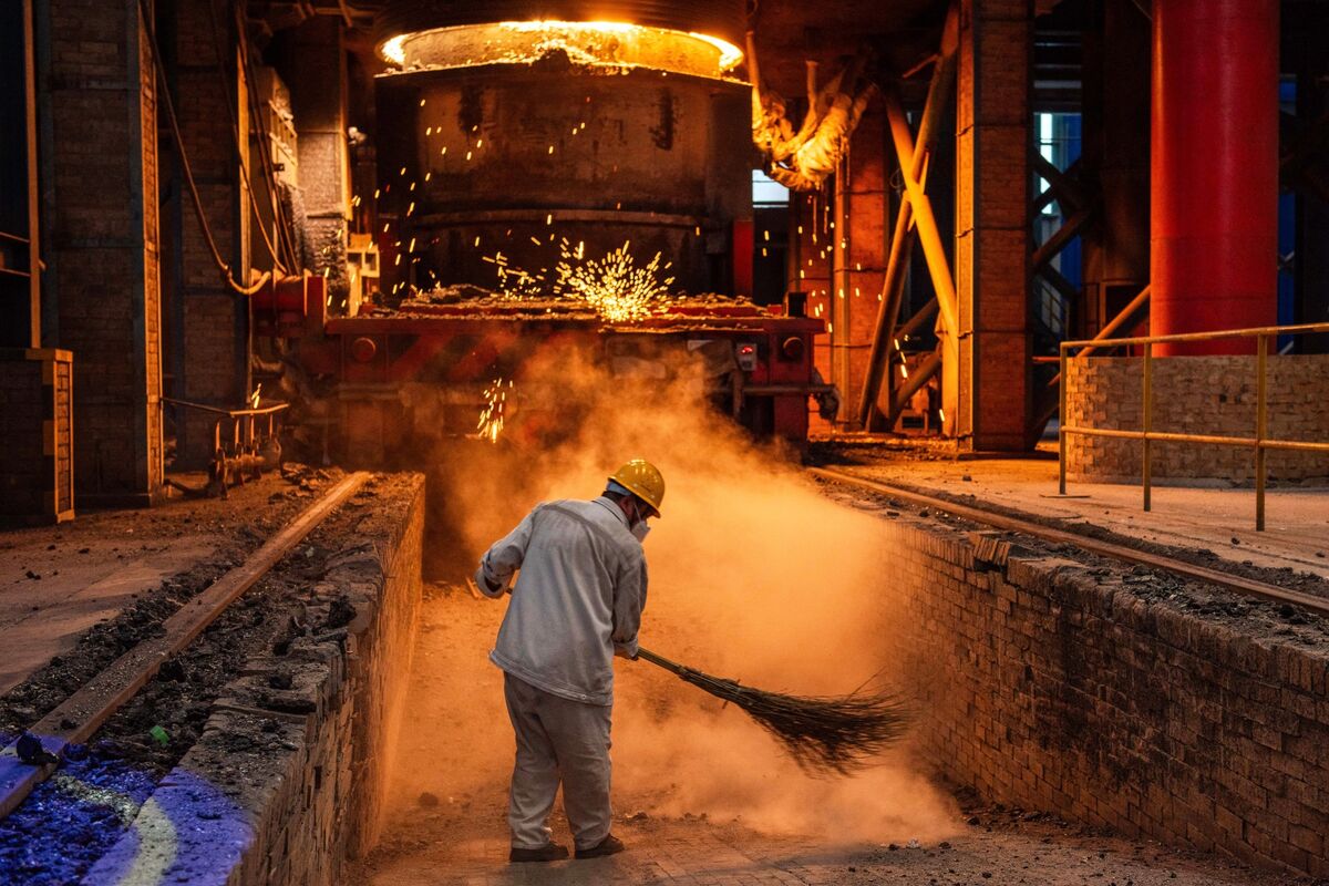 Chinese Steel Mills Pivot to Saudi as Trade Curbs Rise Elsewhere.