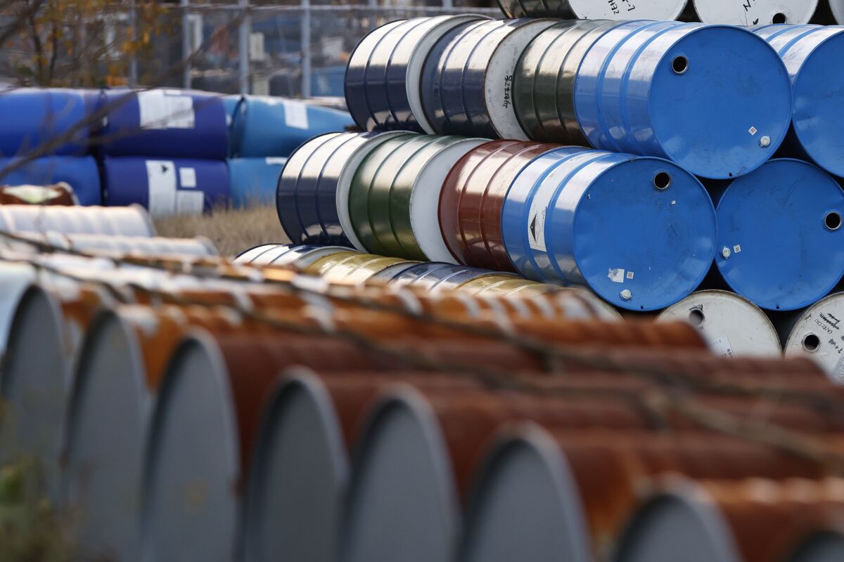 Saudis Cut Oil Prices to Asia Amid Emerging Market Weakness.