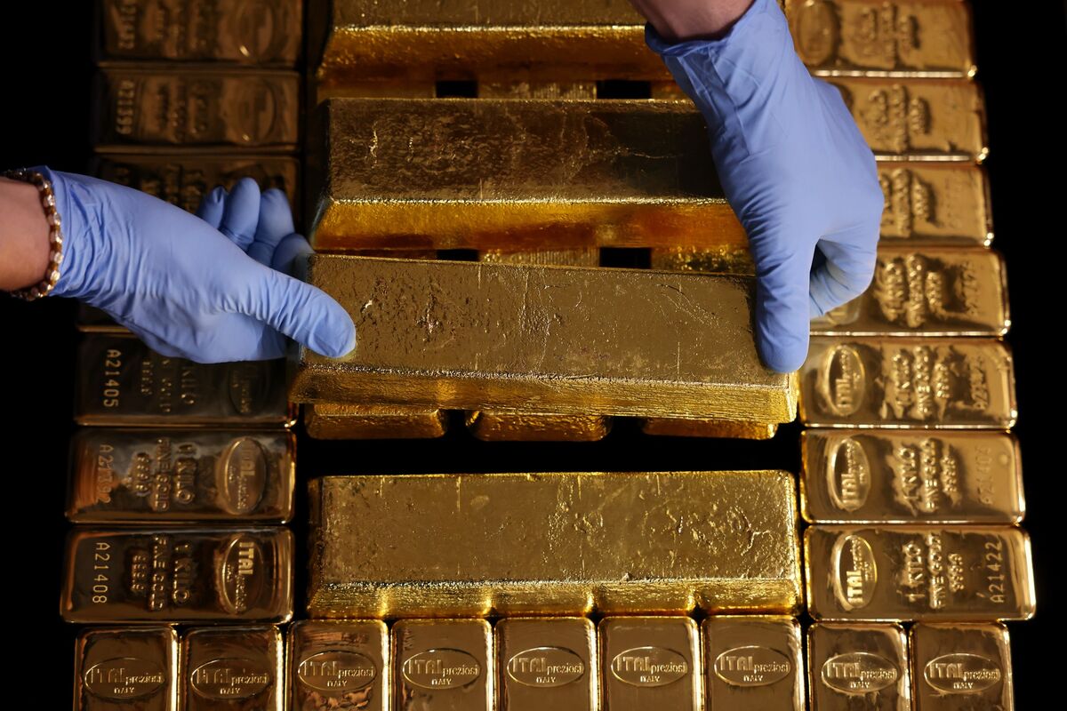 Gold Steady Around $4,000 After China Ends Some Tax Incentives.