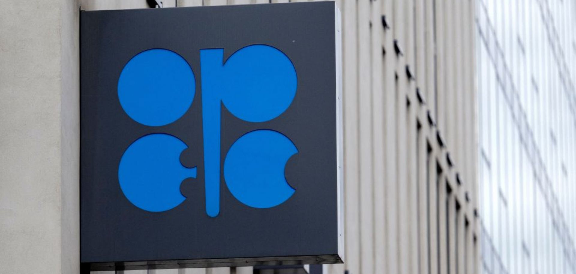 OPEC+ Holds Output Pause as Oversupply Looms in 2026