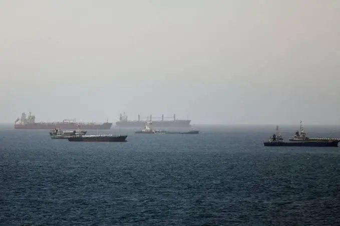 Oil tumbles 8% as US and Iran pause strikes over Hormuz.