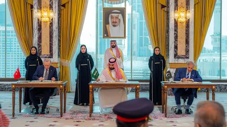 Saudi Arabia, Turkey and Pakistan sign defence pact in Mecca.