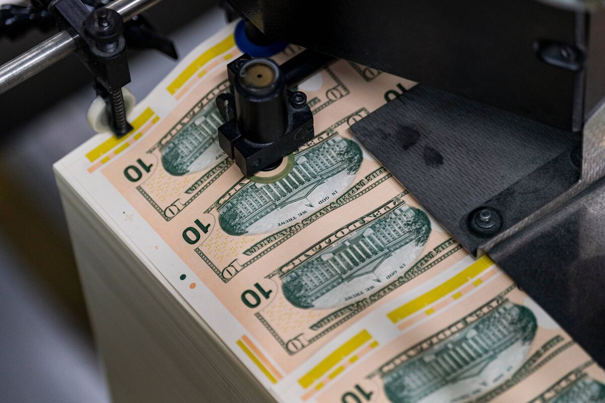 Saudi Arabia sells USD 3.25 bn of debt as Hormuz tensions rise.