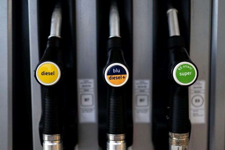 Oil holds above $100 and American diesel sets a record.
