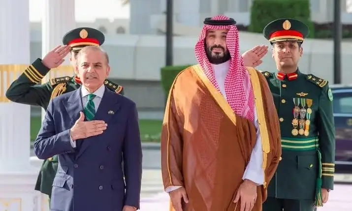 Pakistan pledges to honor the Mecca pact if Saudi Arabia is attacked.